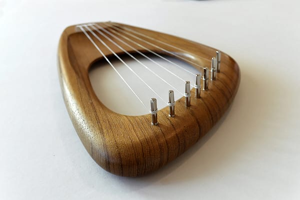 Walnut Lyre Harp 02